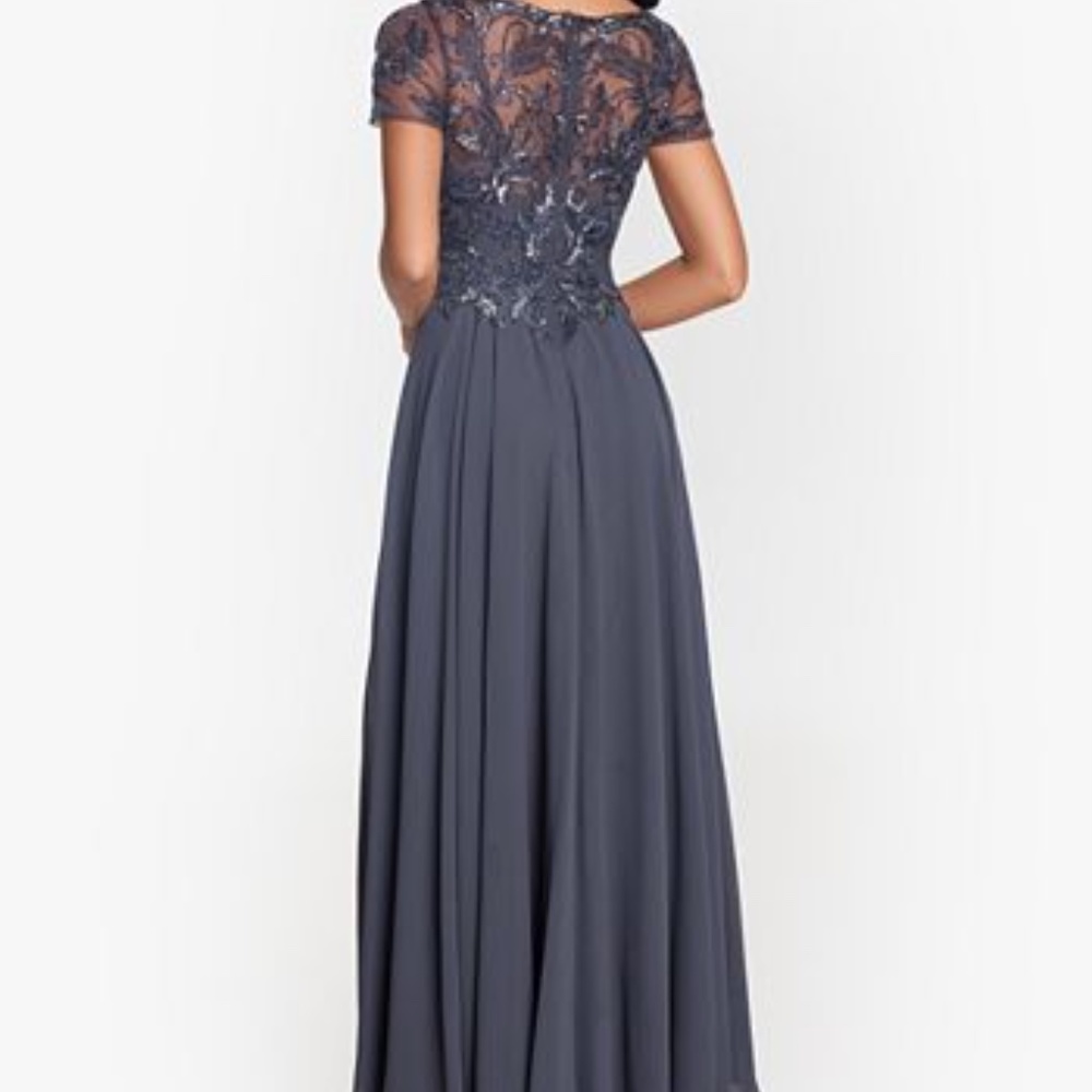 Xscape Women's Embellished Short Sleeve Chiffon Gown Dress Size 8 New - Picture 2 of 2